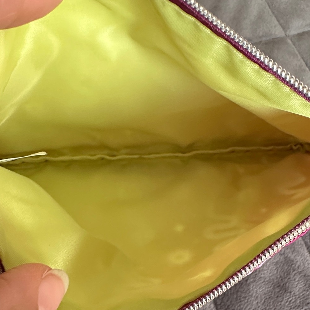 New 5/25💕Ipsy cosmetic bag - Picture 3 of 3